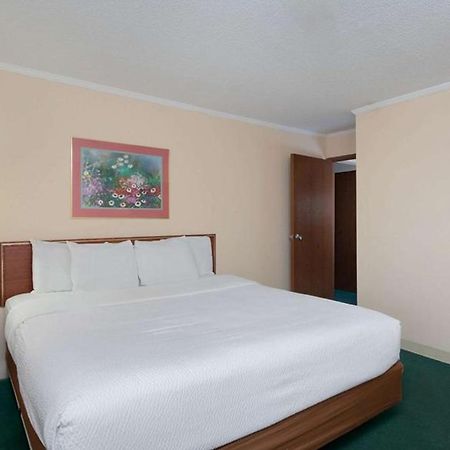 Norwood Inn & Suites Indianapolis East Post Drive Bagian luar foto