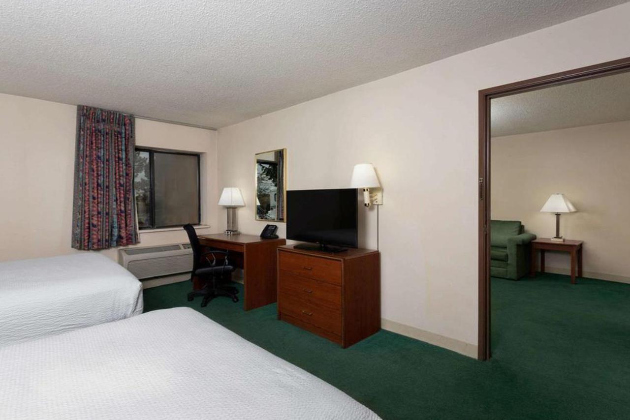 Norwood Inn & Suites Indianapolis East Post Drive Bagian luar foto