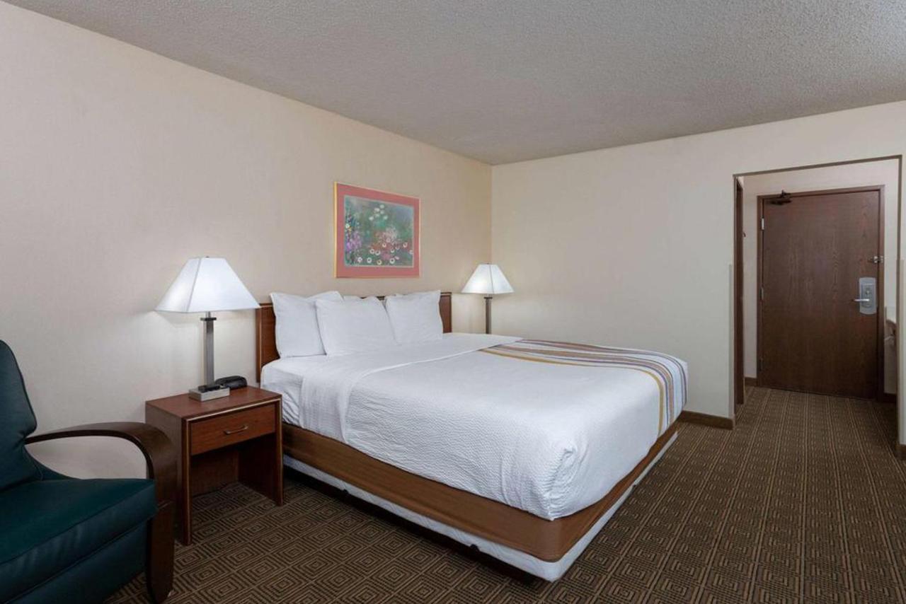 Norwood Inn & Suites Indianapolis East Post Drive Bagian luar foto