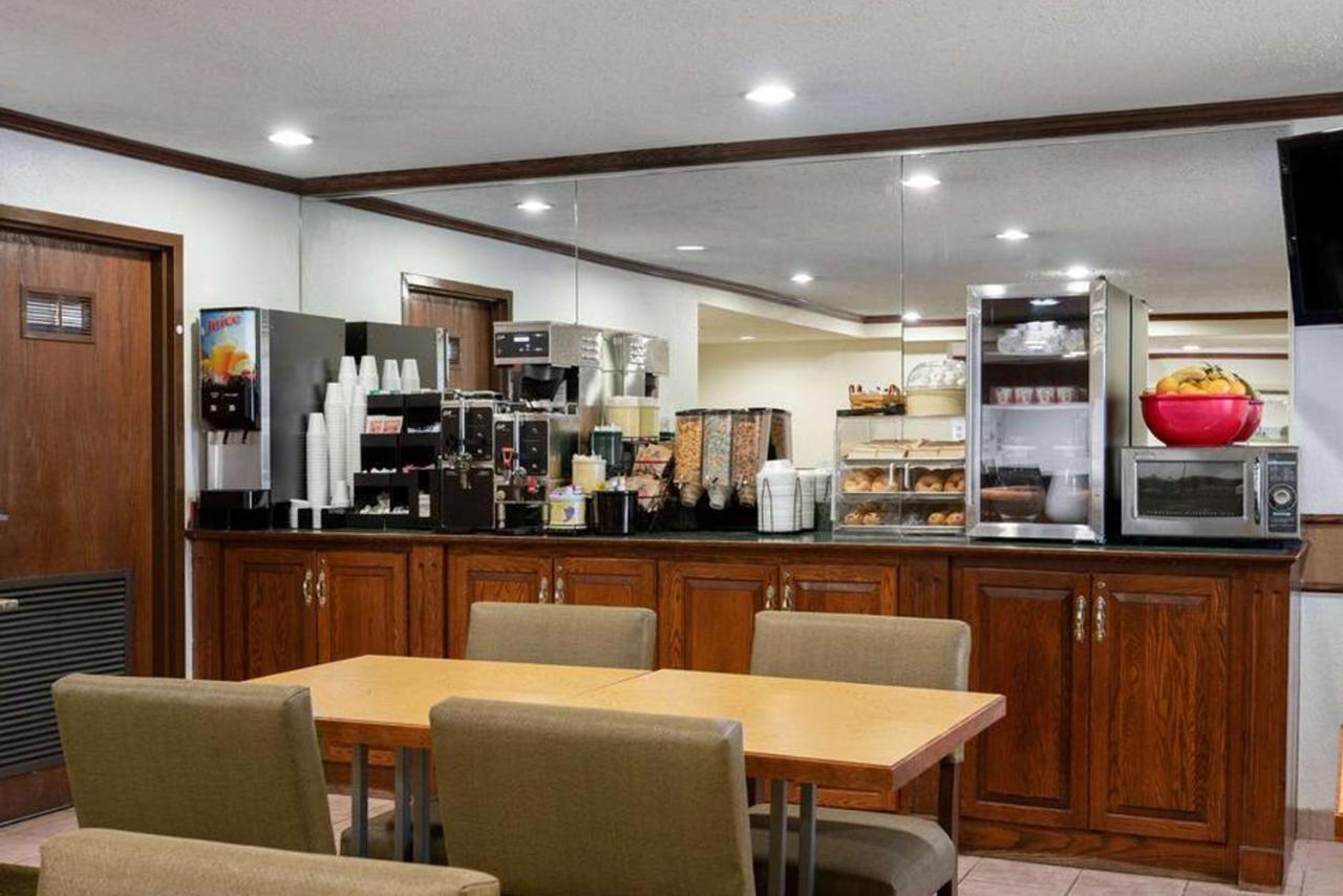 Norwood Inn & Suites Indianapolis East Post Drive Bagian luar foto