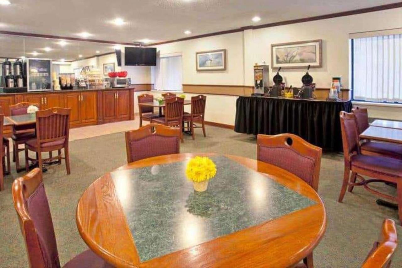 Norwood Inn & Suites Indianapolis East Post Drive Bagian luar foto