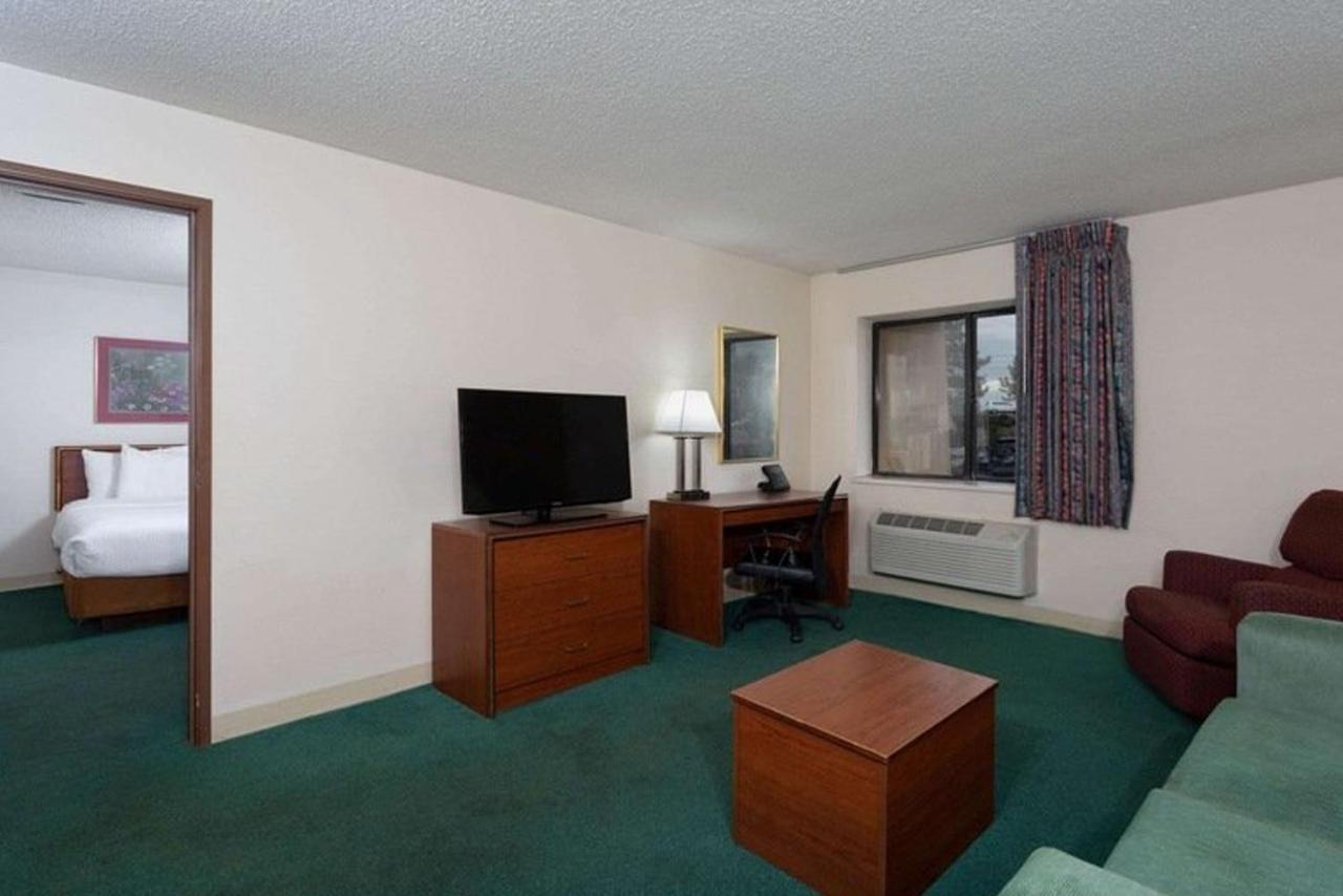 Norwood Inn & Suites Indianapolis East Post Drive Bagian luar foto