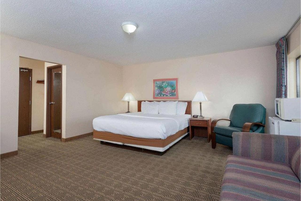 Norwood Inn & Suites Indianapolis East Post Drive Bagian luar foto