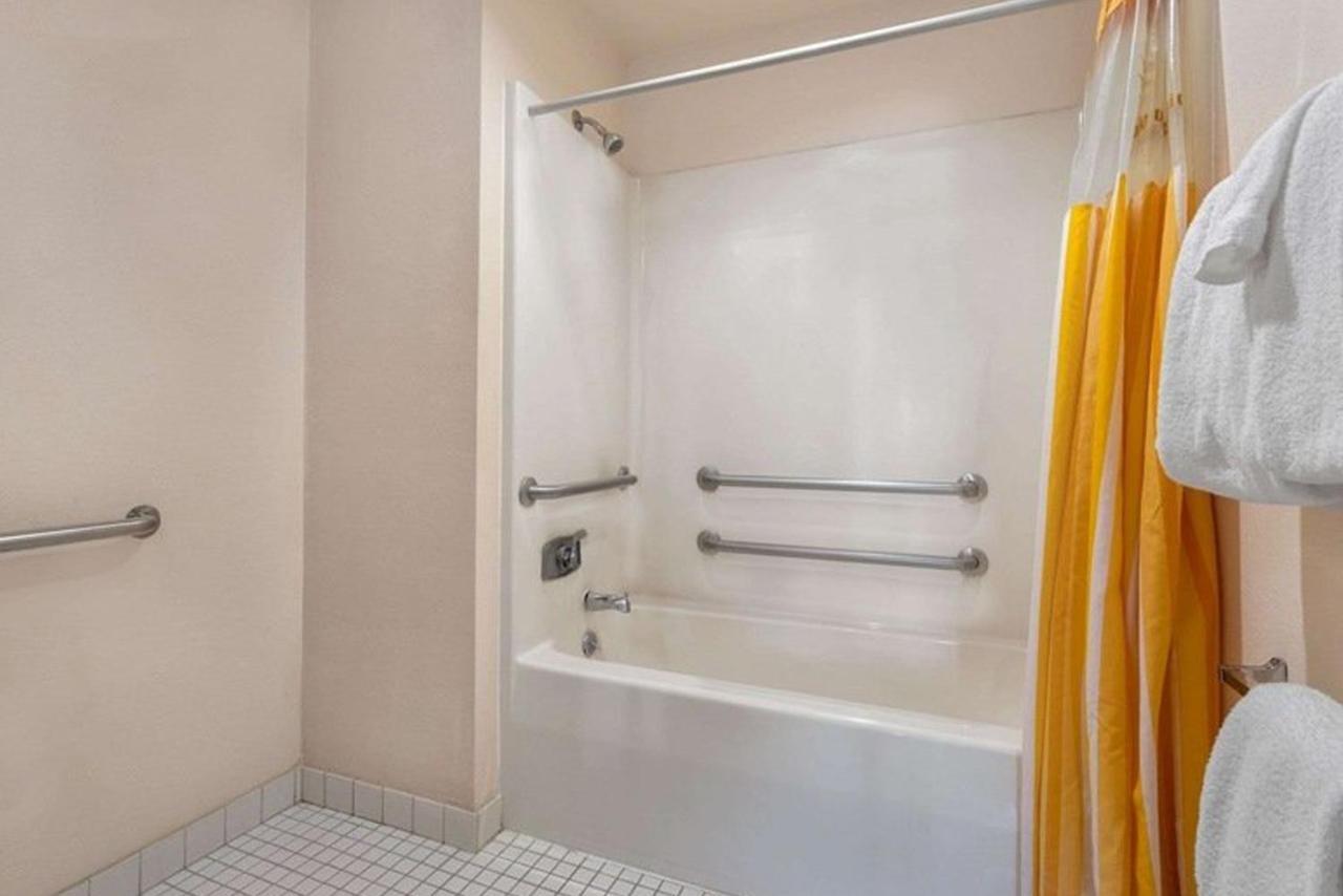 Norwood Inn & Suites Indianapolis East Post Drive Bagian luar foto