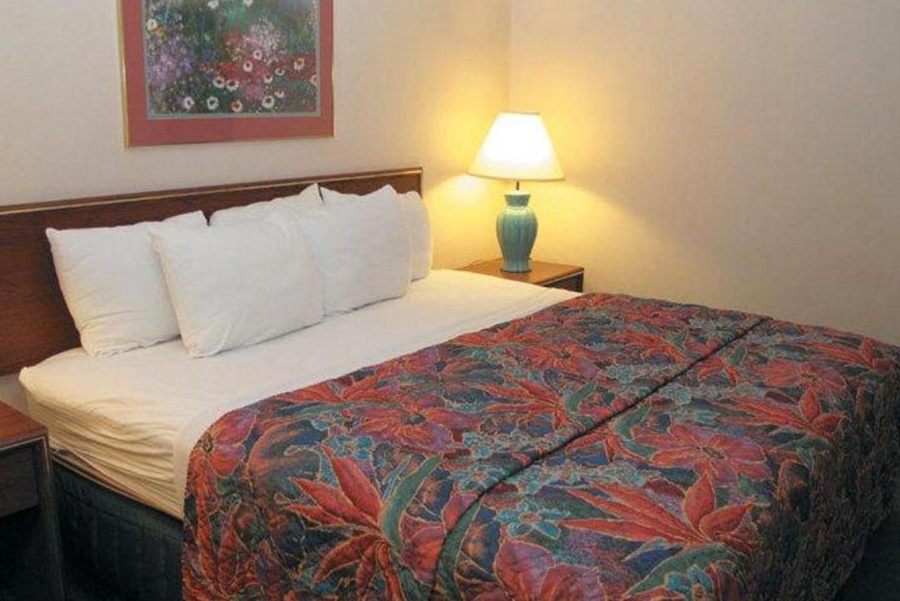 Norwood Inn & Suites Indianapolis East Post Drive Bagian luar foto