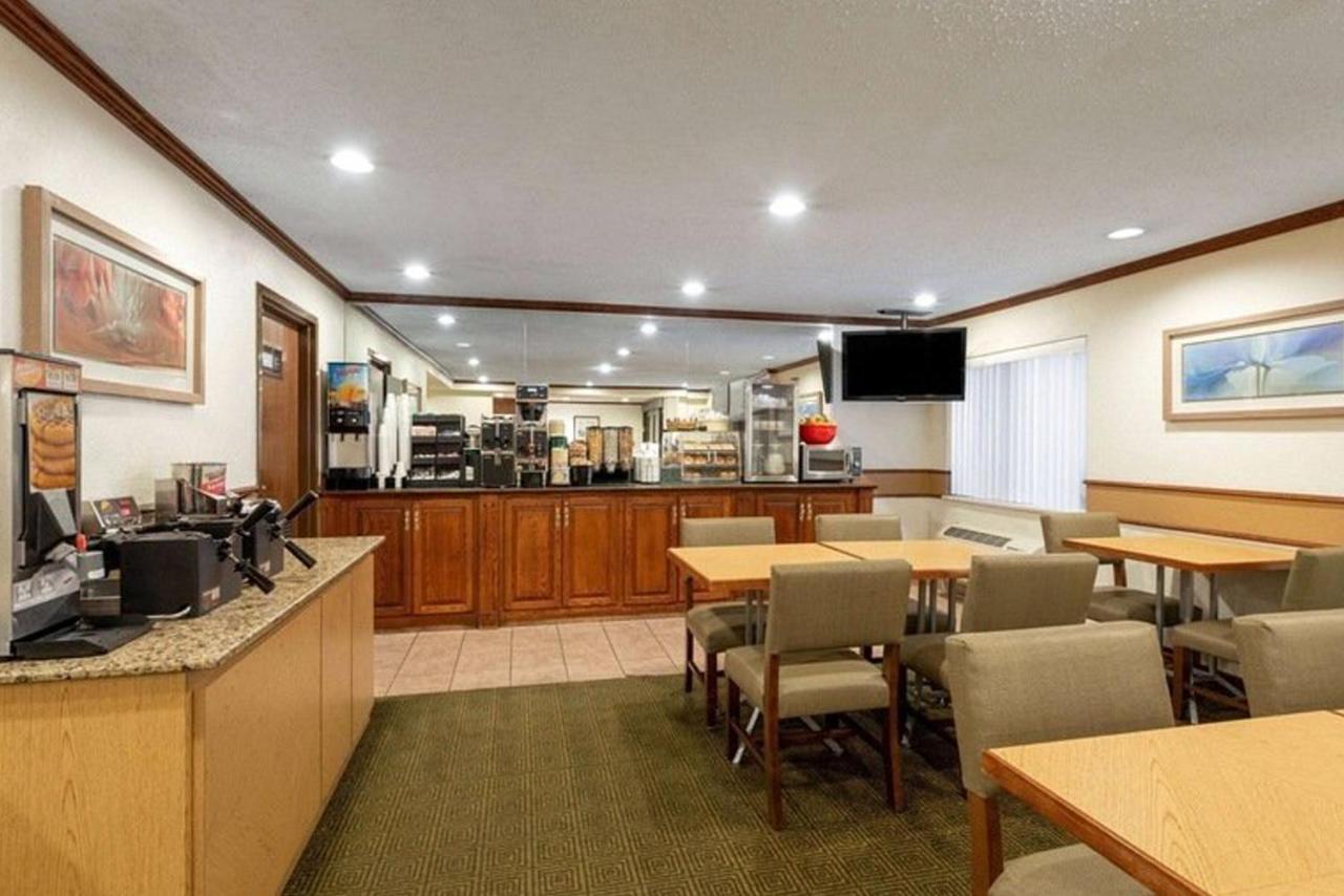 Norwood Inn & Suites Indianapolis East Post Drive Bagian luar foto