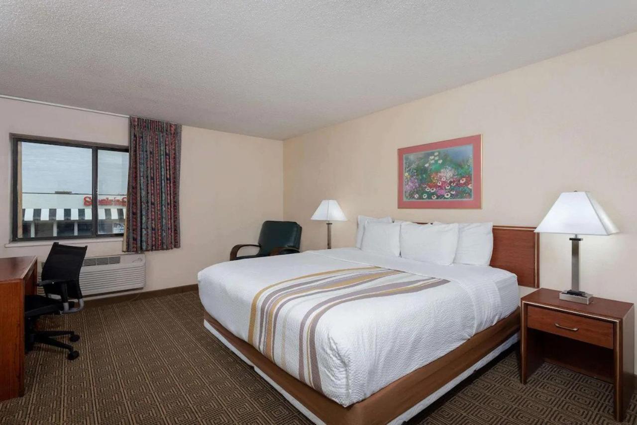 Norwood Inn & Suites Indianapolis East Post Drive Bagian luar foto