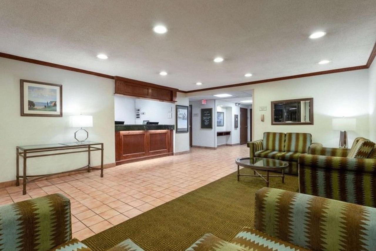 Norwood Inn & Suites Indianapolis East Post Drive Bagian luar foto