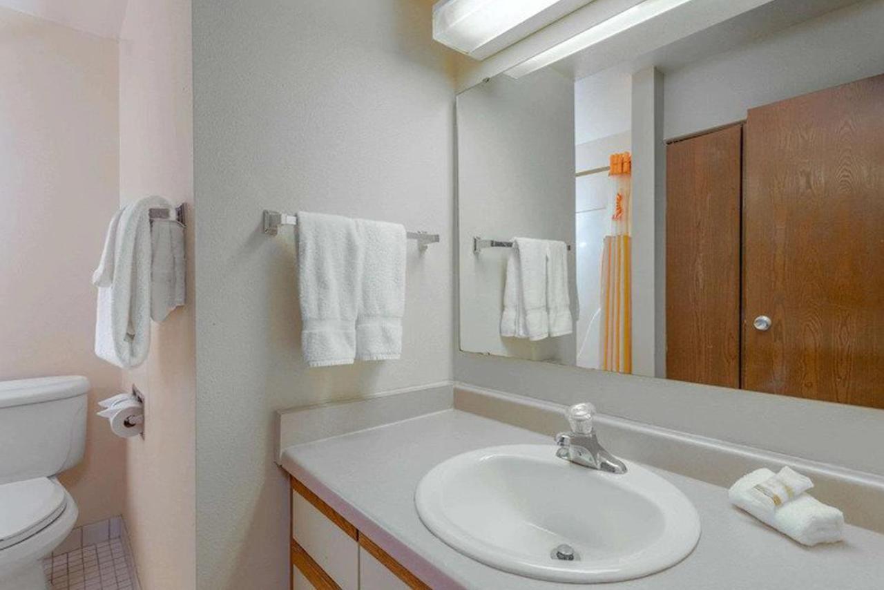 Norwood Inn & Suites Indianapolis East Post Drive Bagian luar foto