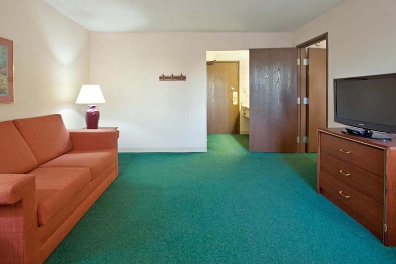 Norwood Inn & Suites Indianapolis East Post Drive Bagian luar foto