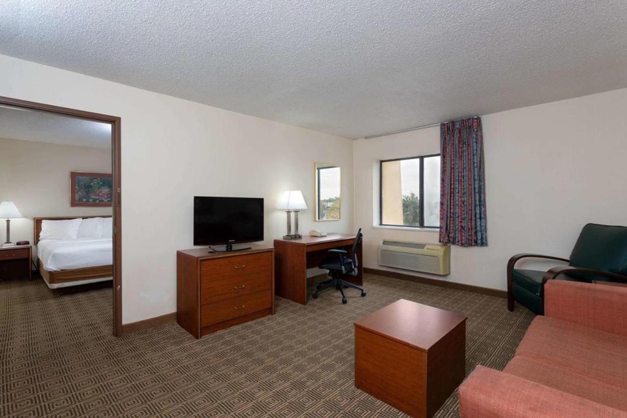 Norwood Inn & Suites Indianapolis East Post Drive Bagian luar foto