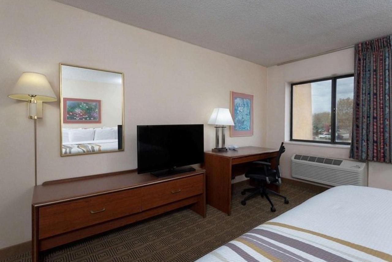 Norwood Inn & Suites Indianapolis East Post Drive Bagian luar foto