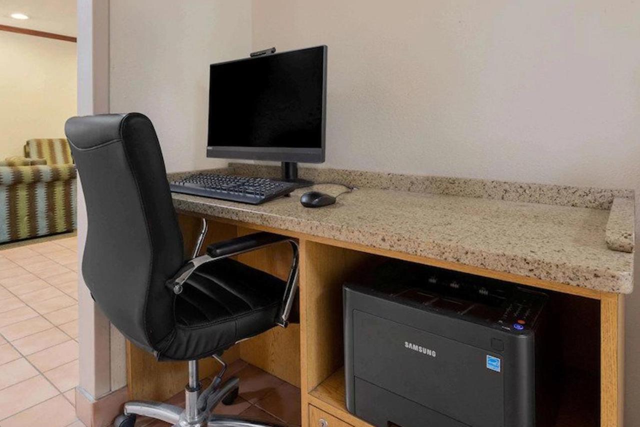 Norwood Inn & Suites Indianapolis East Post Drive Bagian luar foto