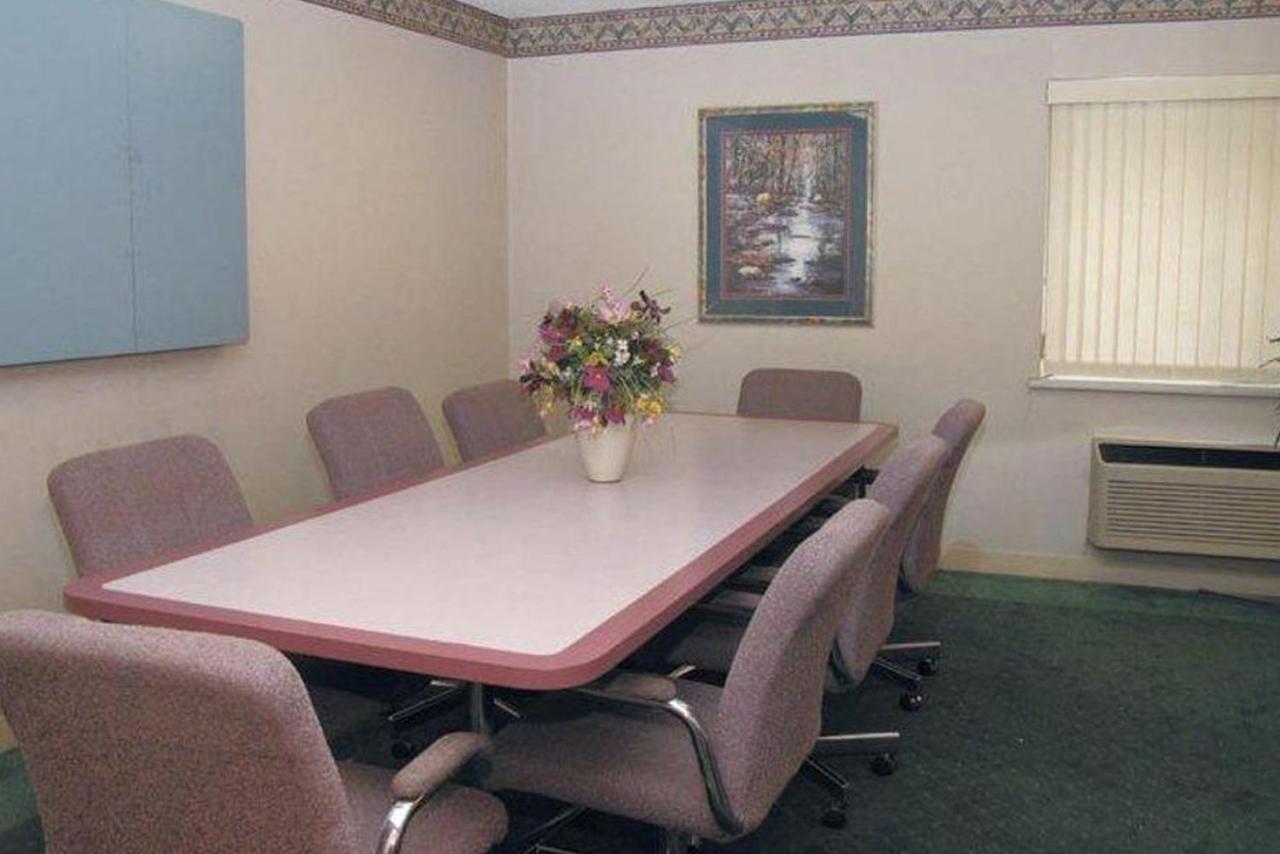 Norwood Inn & Suites Indianapolis East Post Drive Bagian luar foto