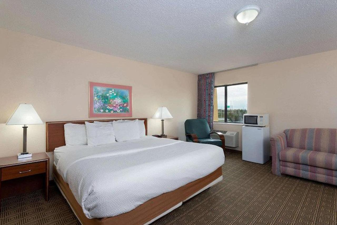 Norwood Inn & Suites Indianapolis East Post Drive Bagian luar foto